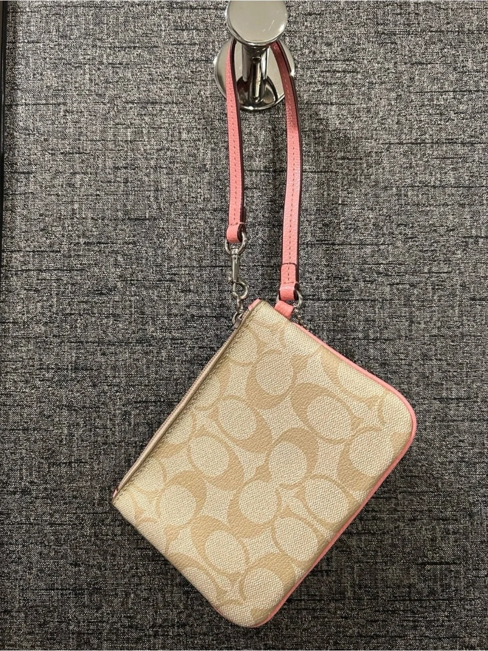 Coach Signature Corner Zip Small Wristlet with Hangtag
